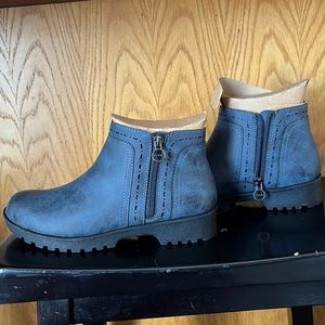 JSport Jenna Navy boots, size 6
